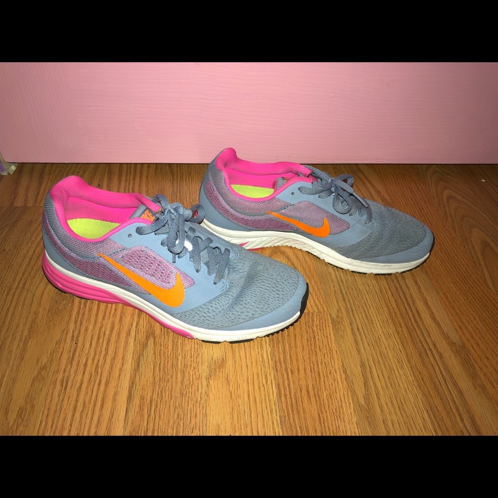 Nike Tennis Shoes Gem